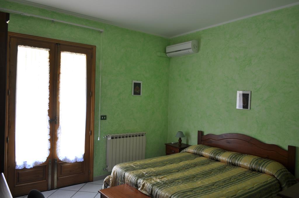 B&B Villa Dagala Santa Venerina Szoba fotó